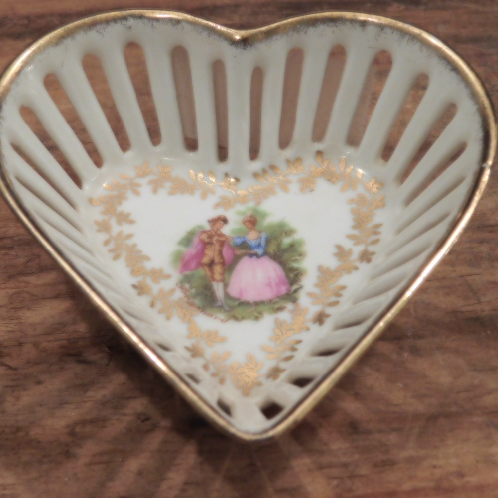 Vintage Porecelain German HeartTrinket Dis…